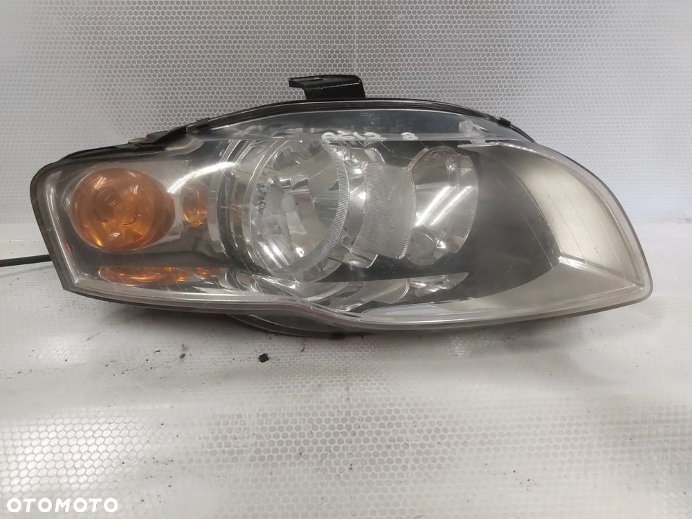.  LAMPA PRZOD PRZEDNIA PRAWA AUDI A4 B7 - 1