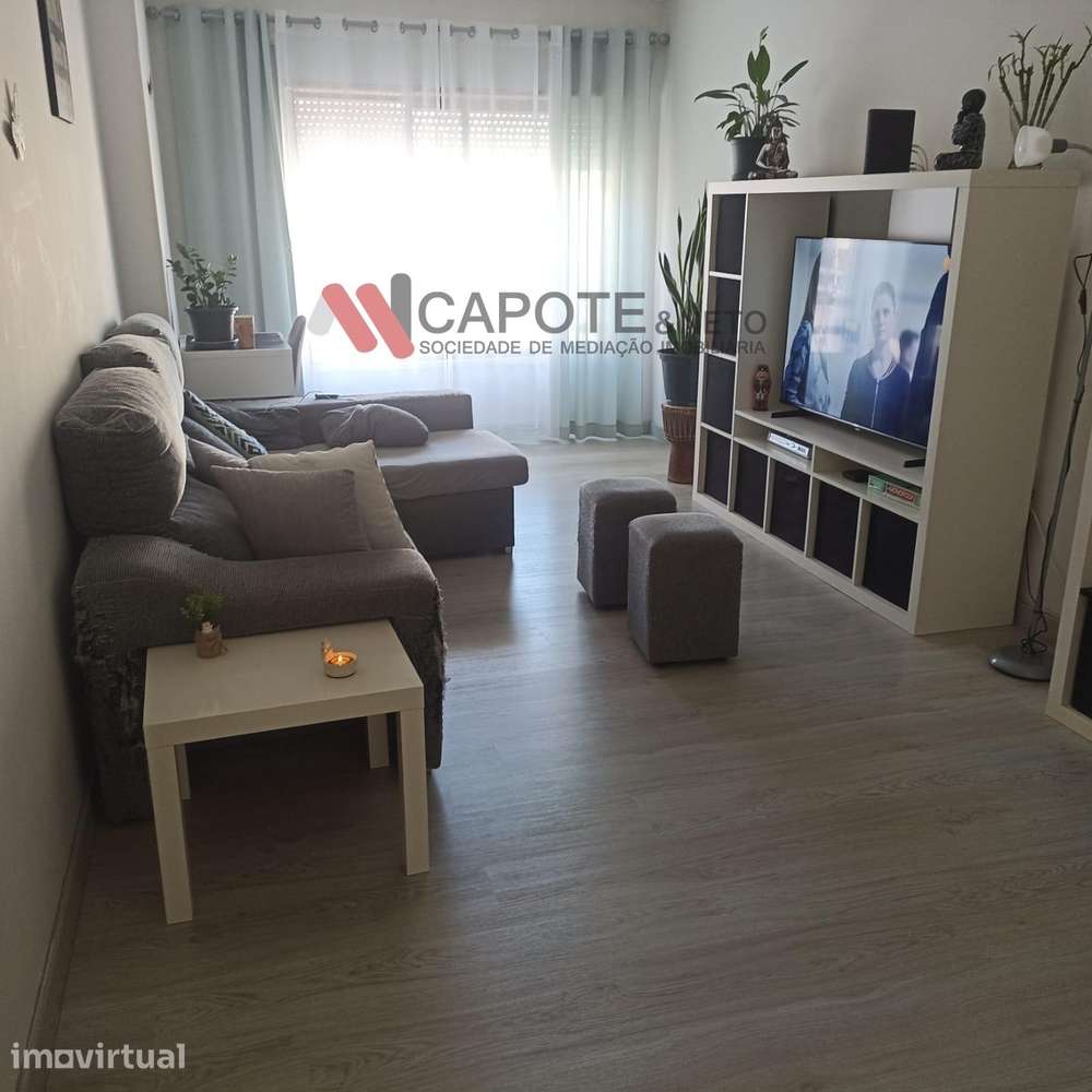 Quarto Mobilado - Pinheirinhos - Grande imagem: 2/4