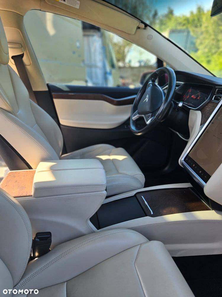 Tesla Model X 75D Allradantrieb - 24