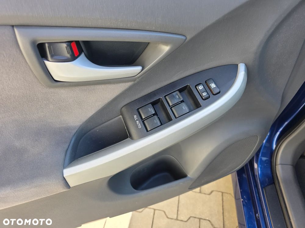 Toyota Prius (Hybrid) - 21