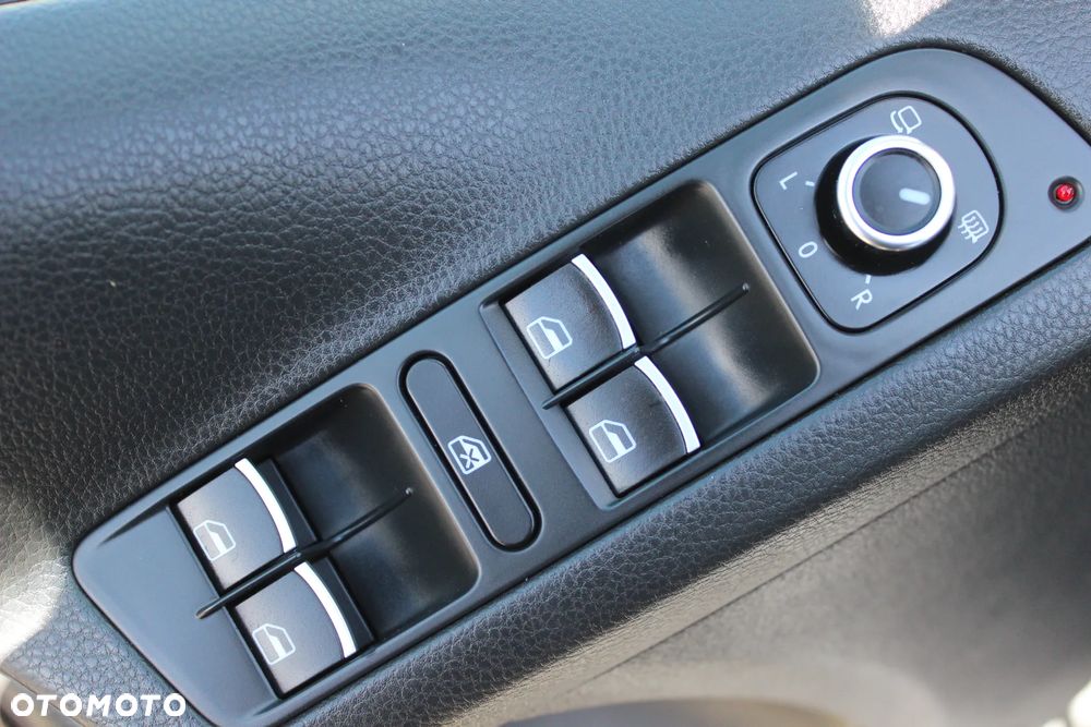 Volkswagen Tiguan 2.0 TDI DPF 4Motion BlueMotion Technology Lounge Sport & Style - 35