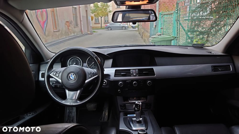 BMW Seria 5 525d xDrive Touring - 8