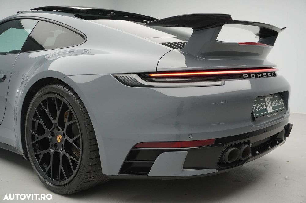 Porsche 911 Carrera 4 PDK - 11