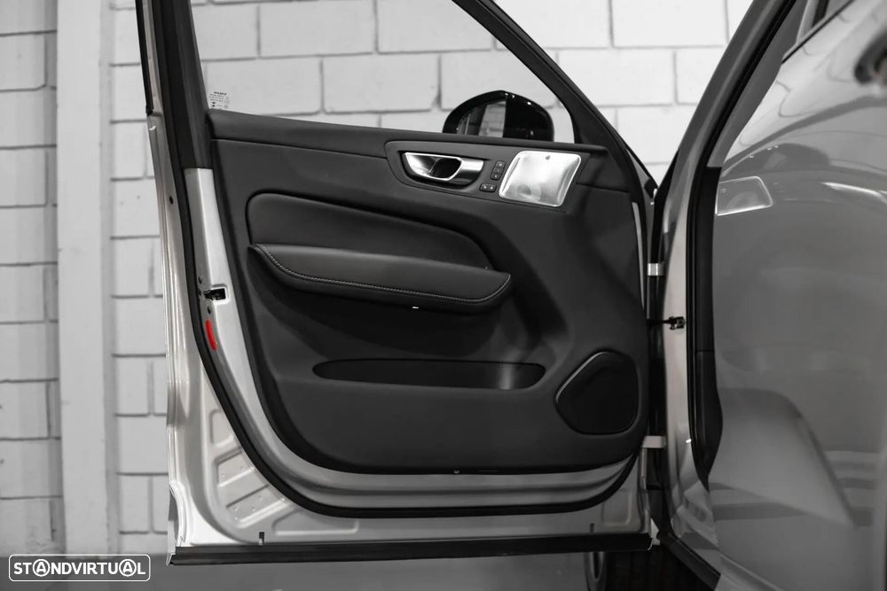 Volvo XC 60 T8 AWD Plus Black Edition - 26