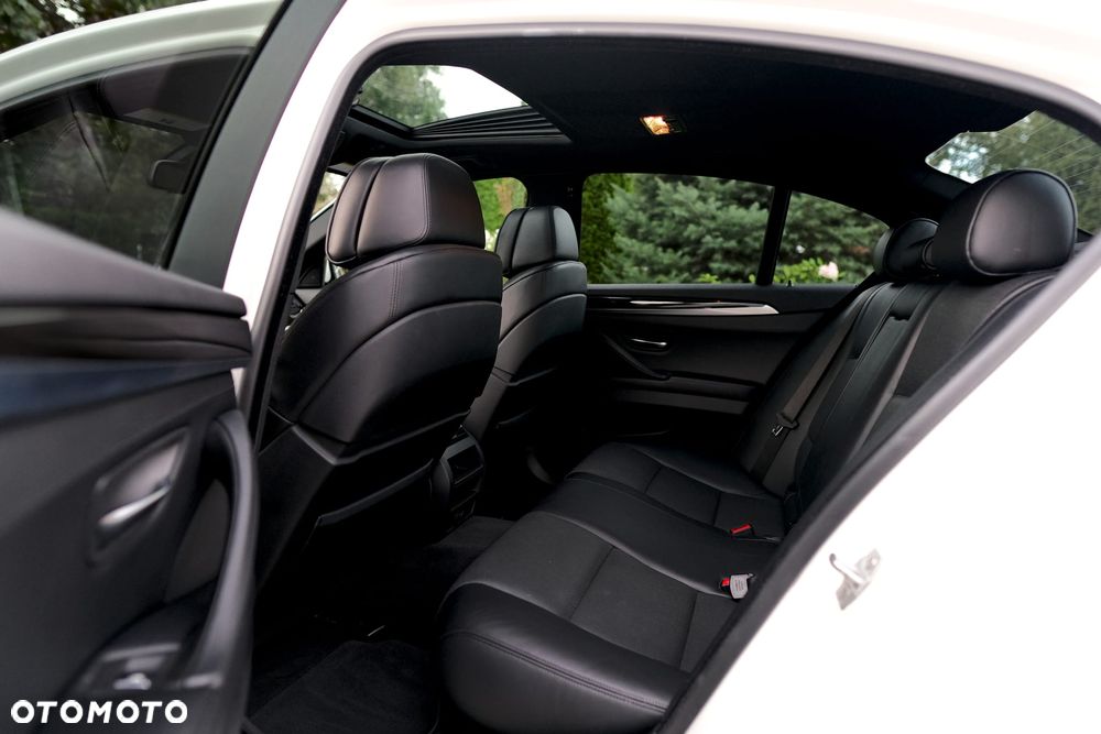 BMW Seria 5 535i xDrive Sport-Aut - 11