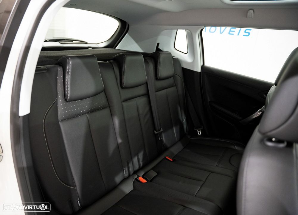 Peugeot 2008 1.2 PureTech Allure EAT6 - 11