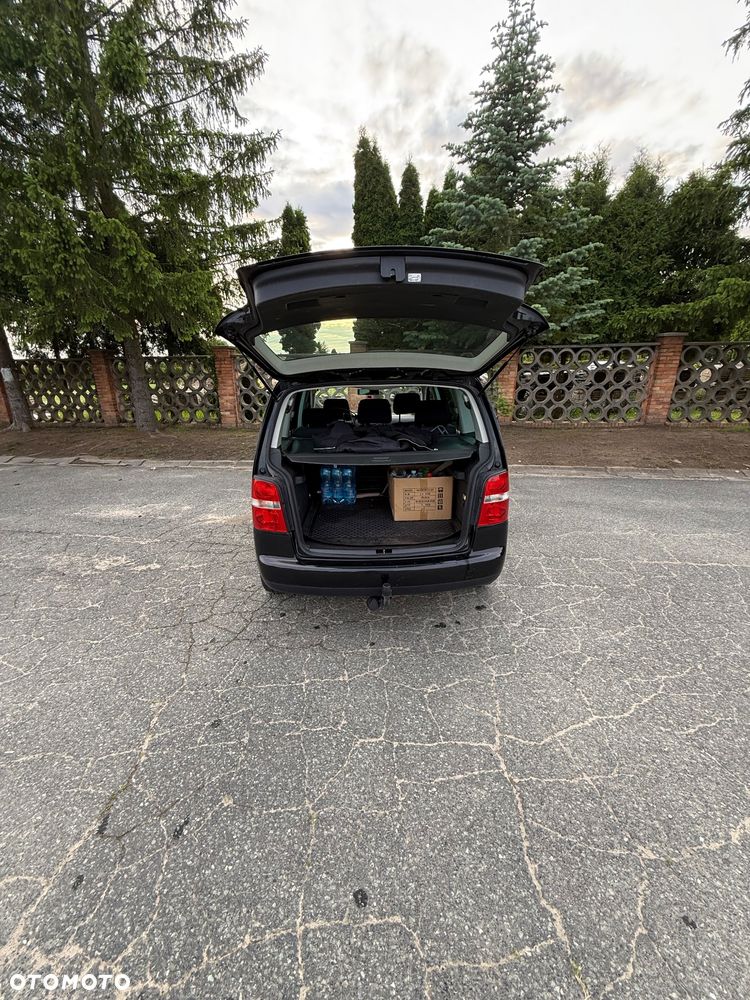 Volkswagen Touran 1.6 FSI Basis - 11