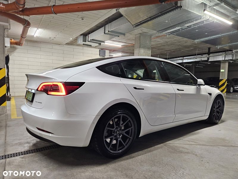 Tesla Model 3 - 12
