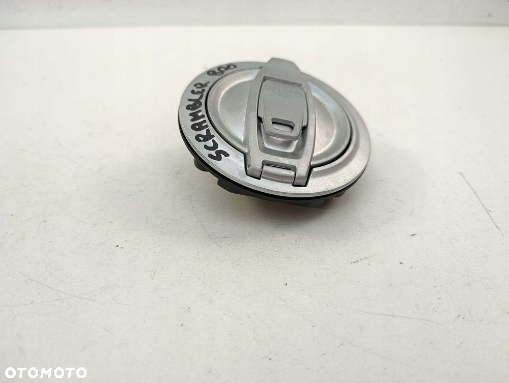 DUCATI SCRAMBLER 800 KOREK WLEWU PALIWA - 2