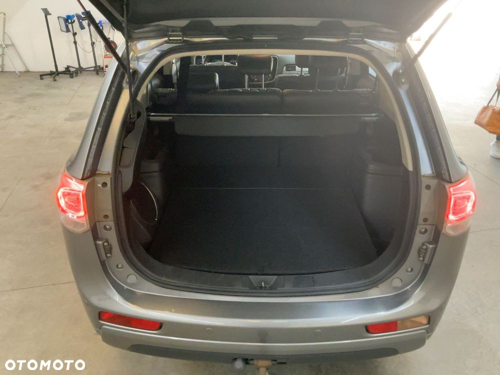 Mitsubishi Outlander 2.0 4WD Top - 23