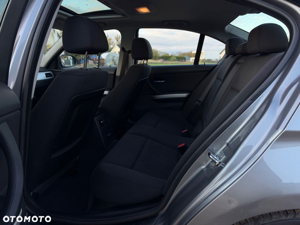 BMW Seria 3 318i Edition Exclusive - 17