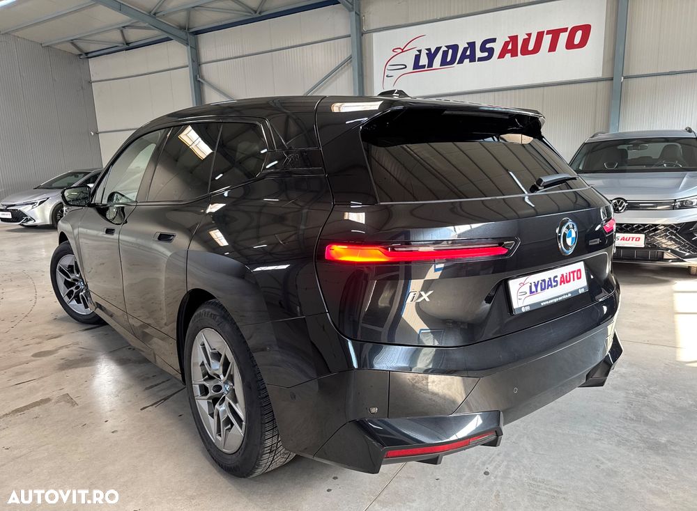 BMW iX - 3