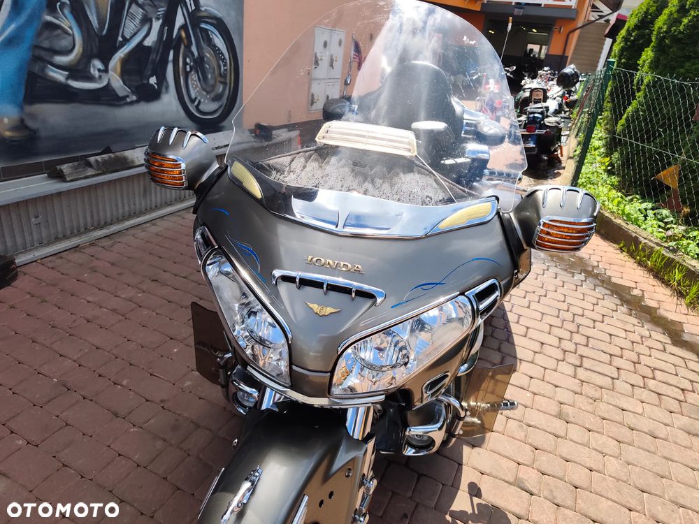 Honda GL - 40