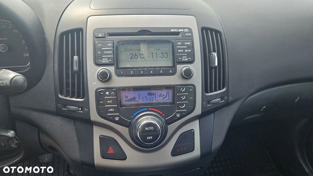 Hyundai i30 1.4 Base + - 13