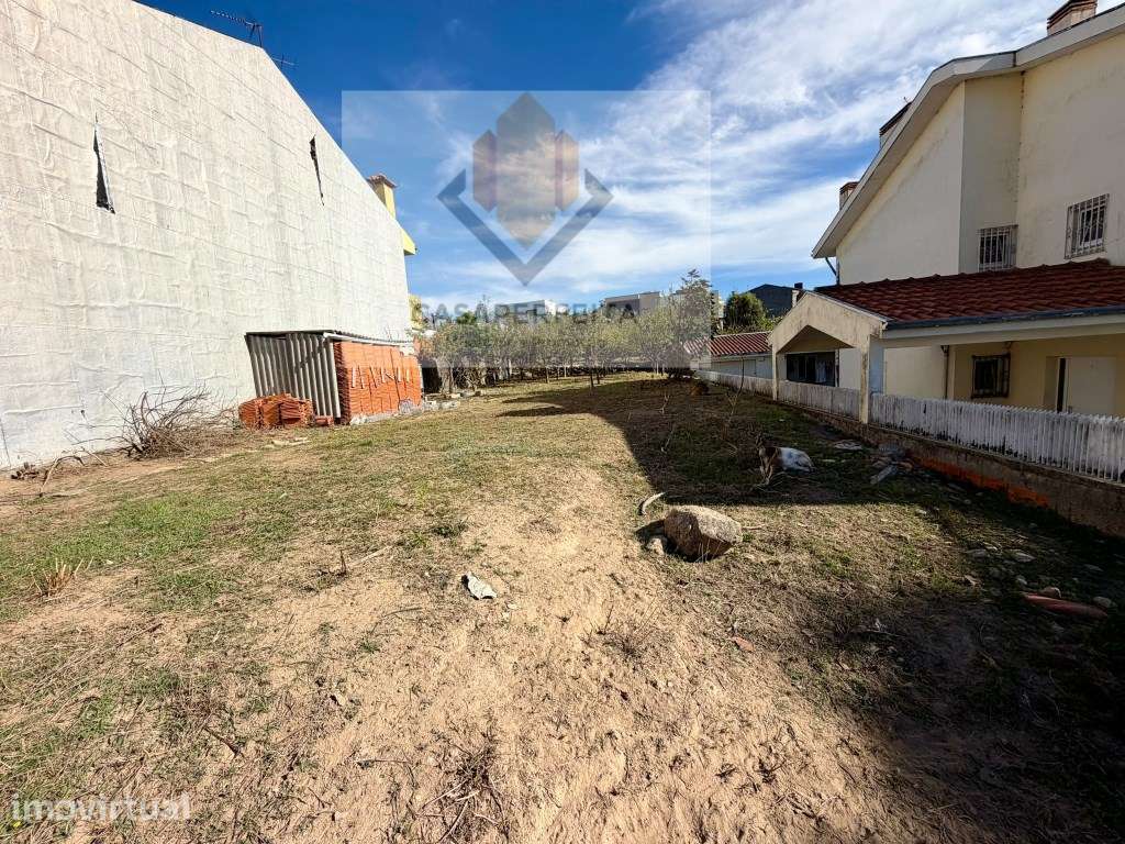 Terreno Para Construção de Moradia de 3 Frentes com Jardim - Rechou... - Grande imagem: 5/10