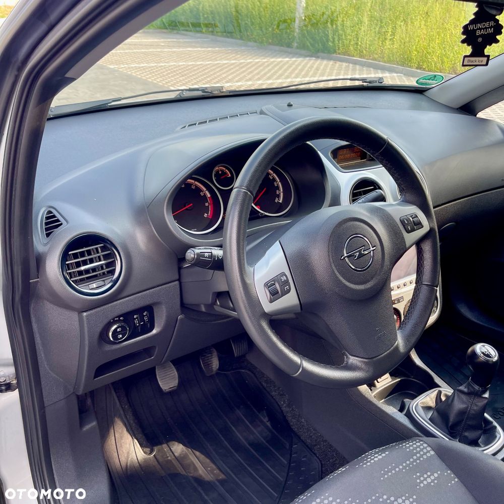 Opel Corsa 1.2 16V Cosmo - 16