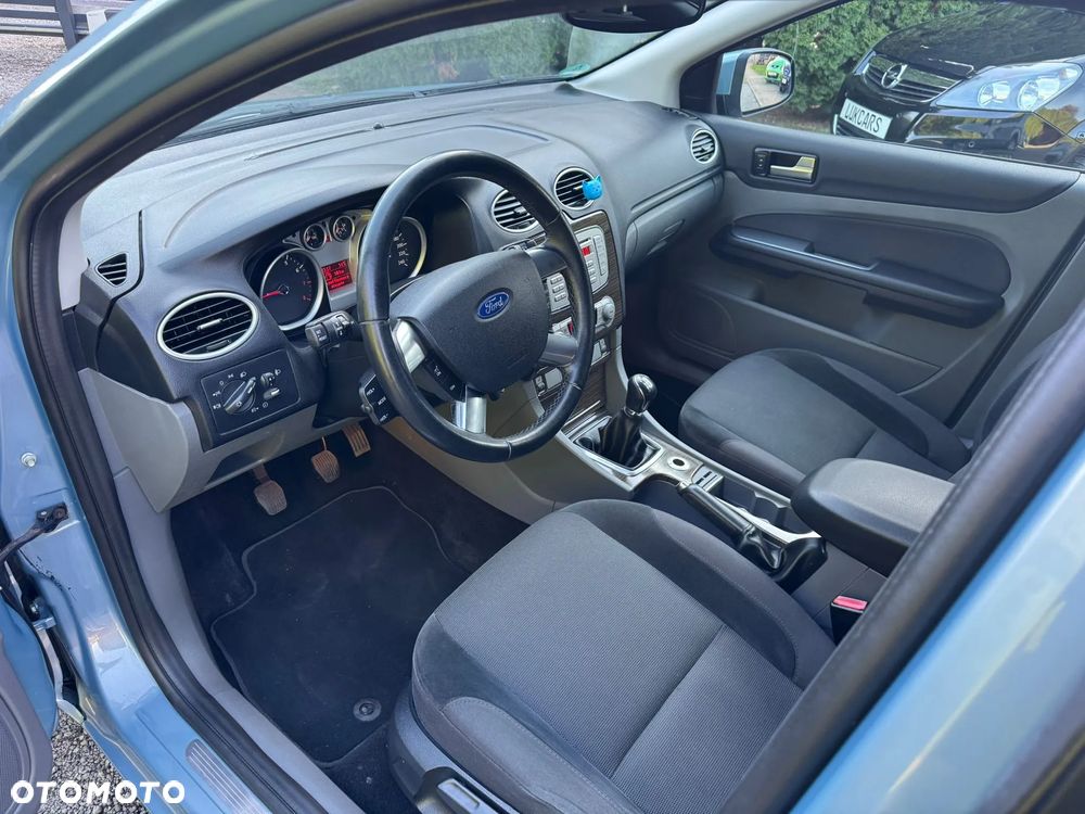 Ford Focus 1.8 Ghia - 10