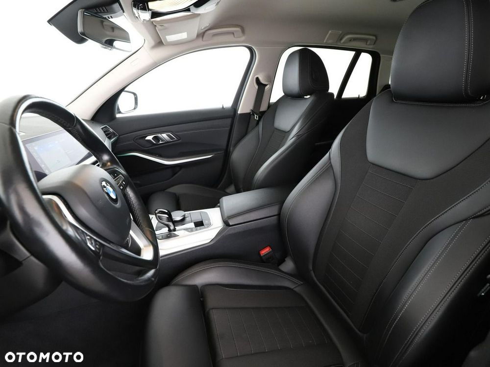 BMW Seria 3 318d MHEV Advantage - 14