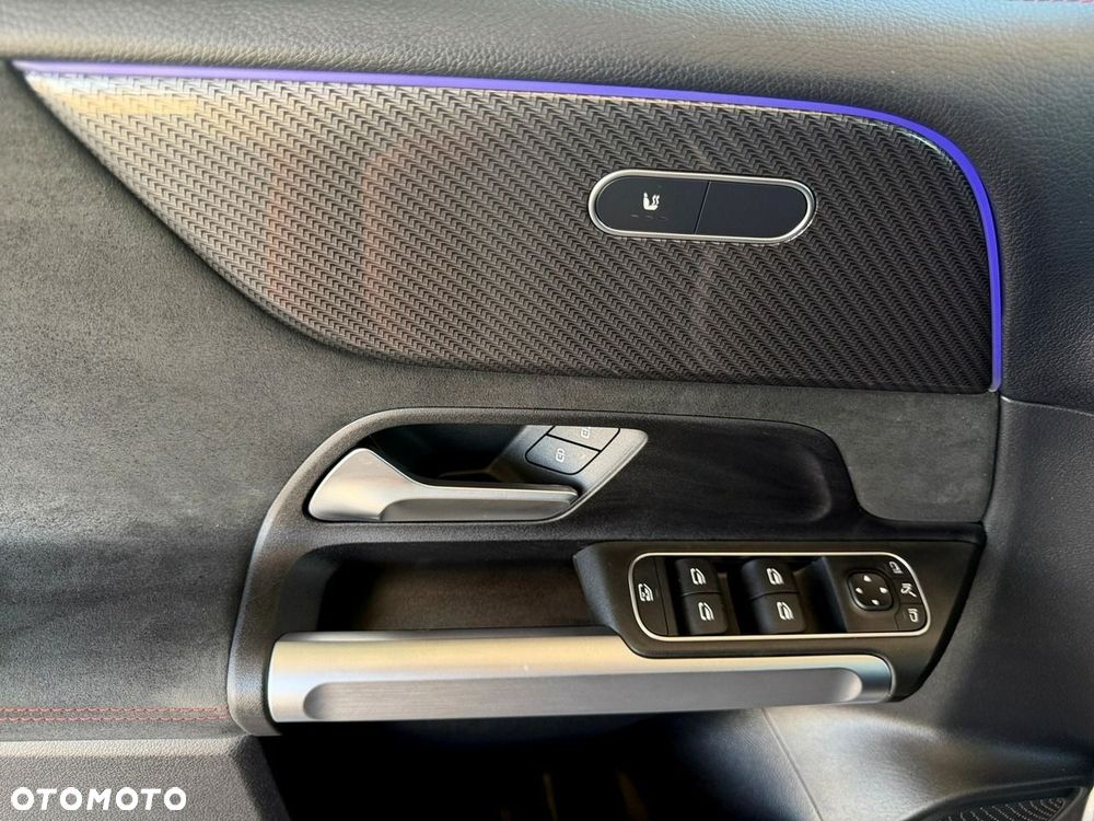Mercedes-Benz GLB - 17