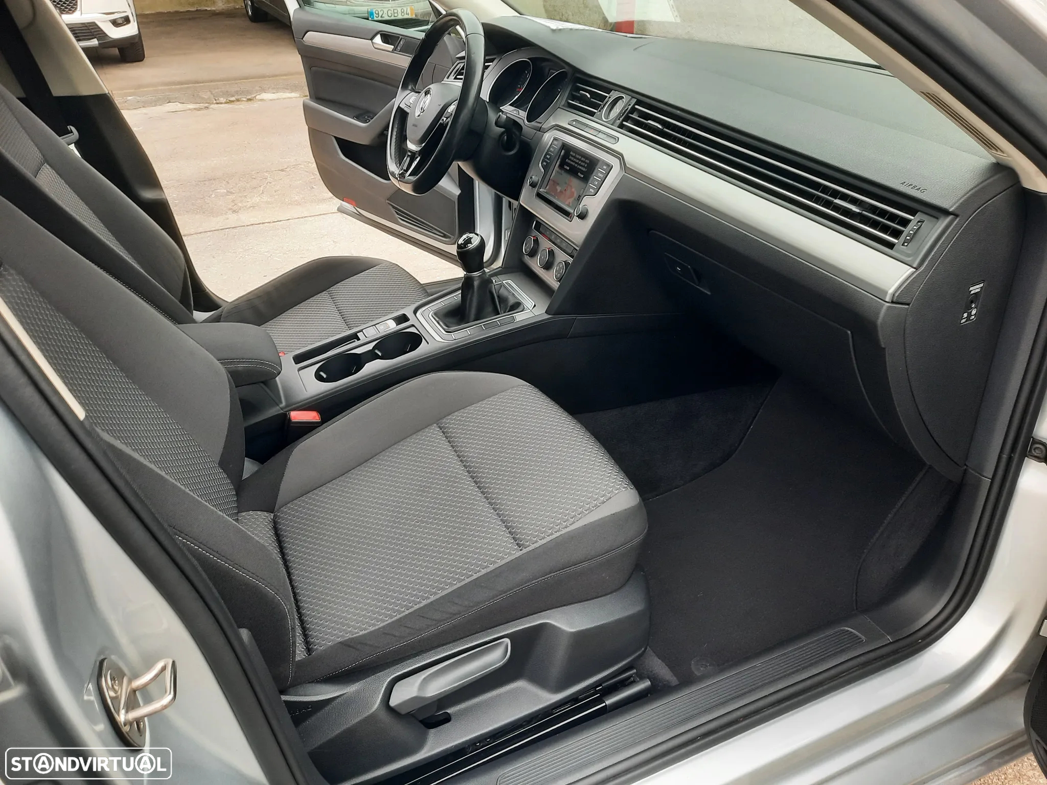 VW Passat 1.6 TDI BlueMotion - 29