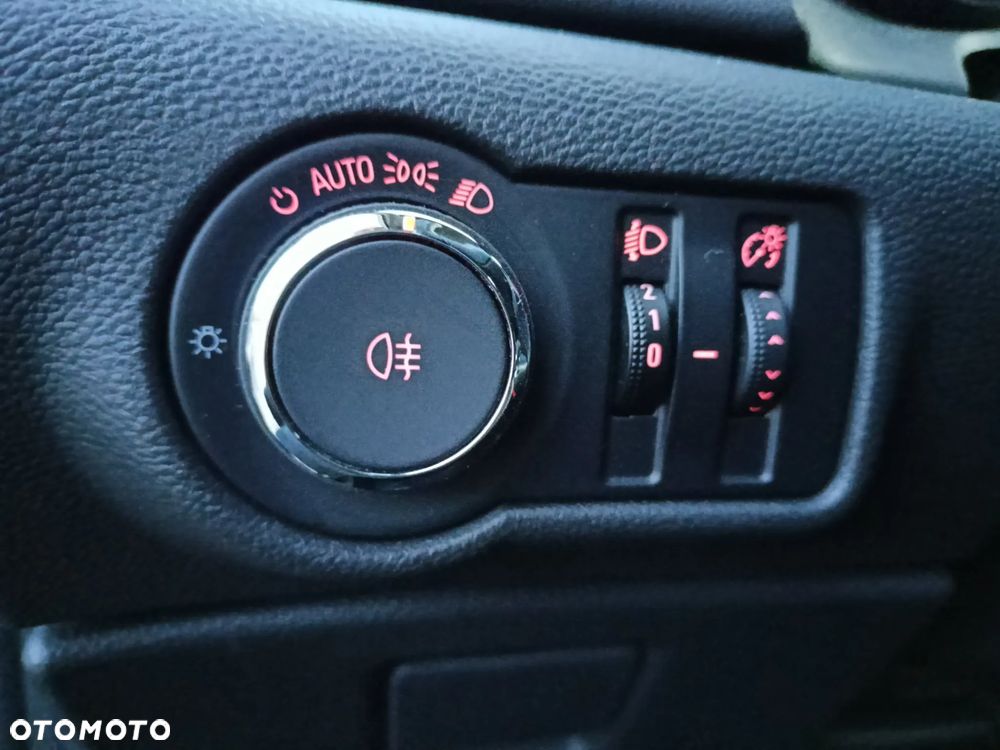 Opel Astra 1.4 Turbo 150 Jahre - 23