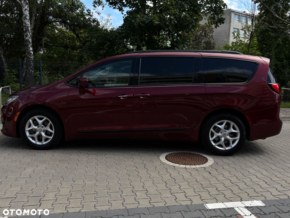 Chrysler Pacifica - 5