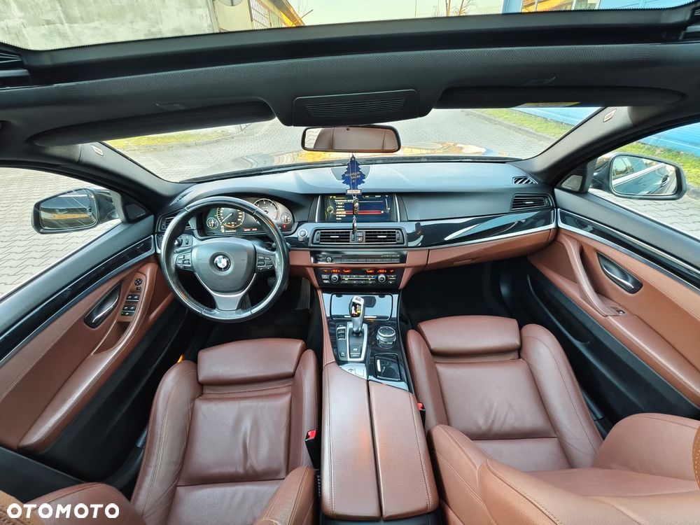 BMW Seria 5 525d - 15