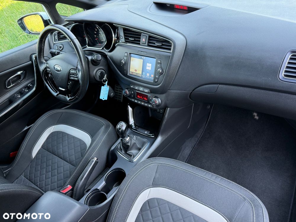 Kia Ceed 1.6 CRDi 136 ISG GT Line - 17