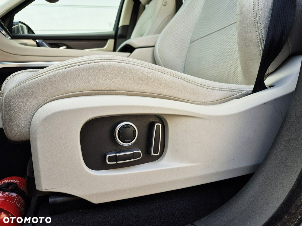 Jaguar F-Pace - 23
