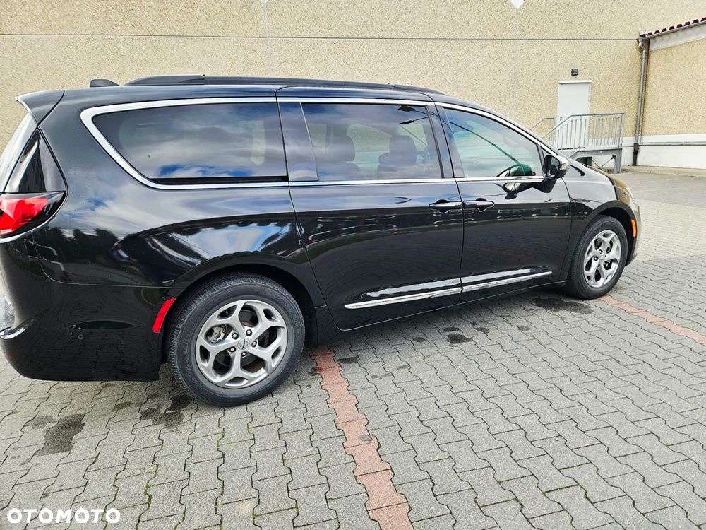 Chrysler Pacifica - 3