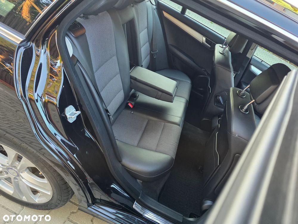 Mercedes-Benz Klasa C 180 BlueEFFICIENCY Avantgarde - 33