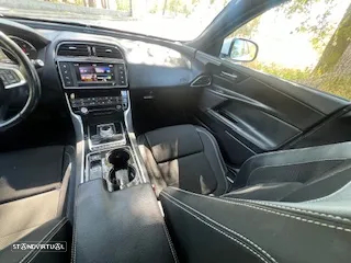 Jaguar XE 2.0 D R-Sport - 31