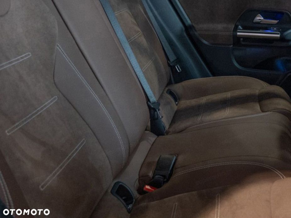 Mercedes-Benz GLA - 24