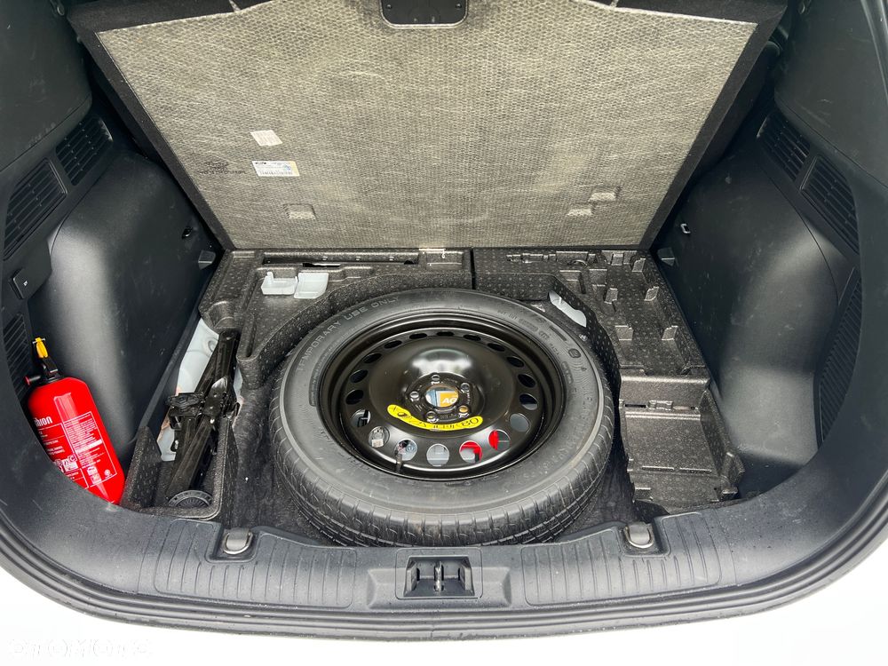 Ford Kuga 2.5 Duratec FHEV ST-LINE - 28