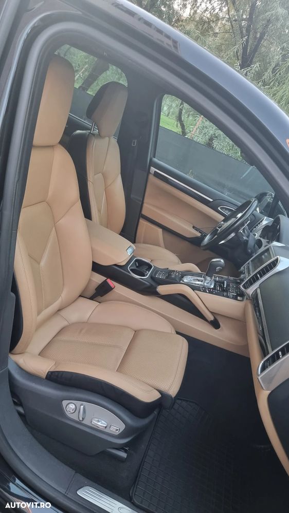 Porsche Cayenne 3.0 L - 14