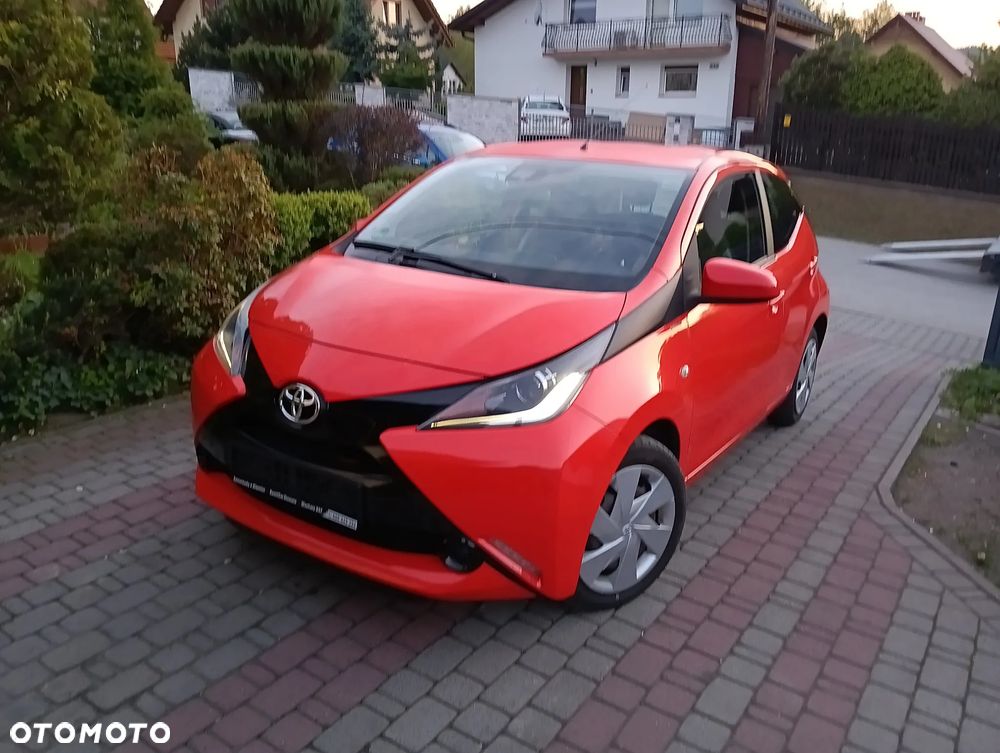 Toyota Aygo x-play touch - 2
