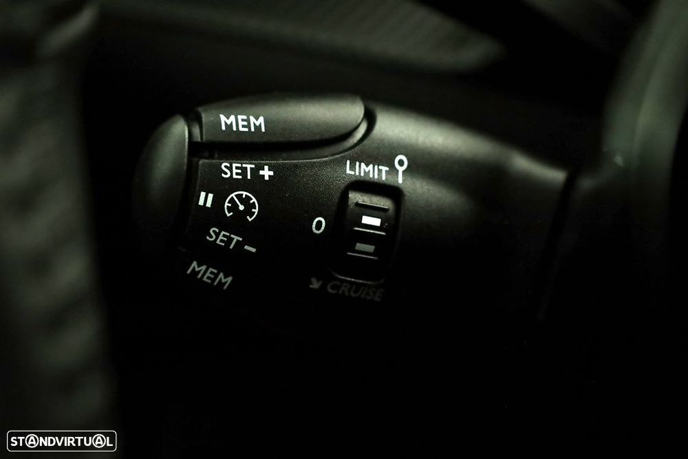 Peugeot 2008 1.2 PureTech Allure - 17