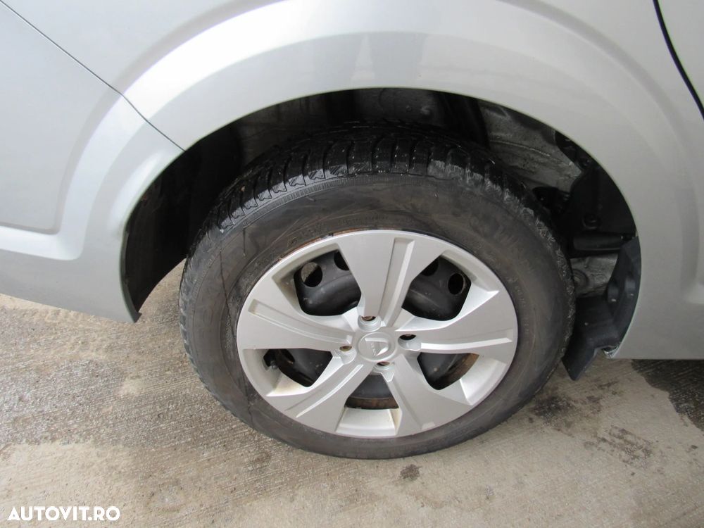 Dacia Logan TCe 90 Essential - 8