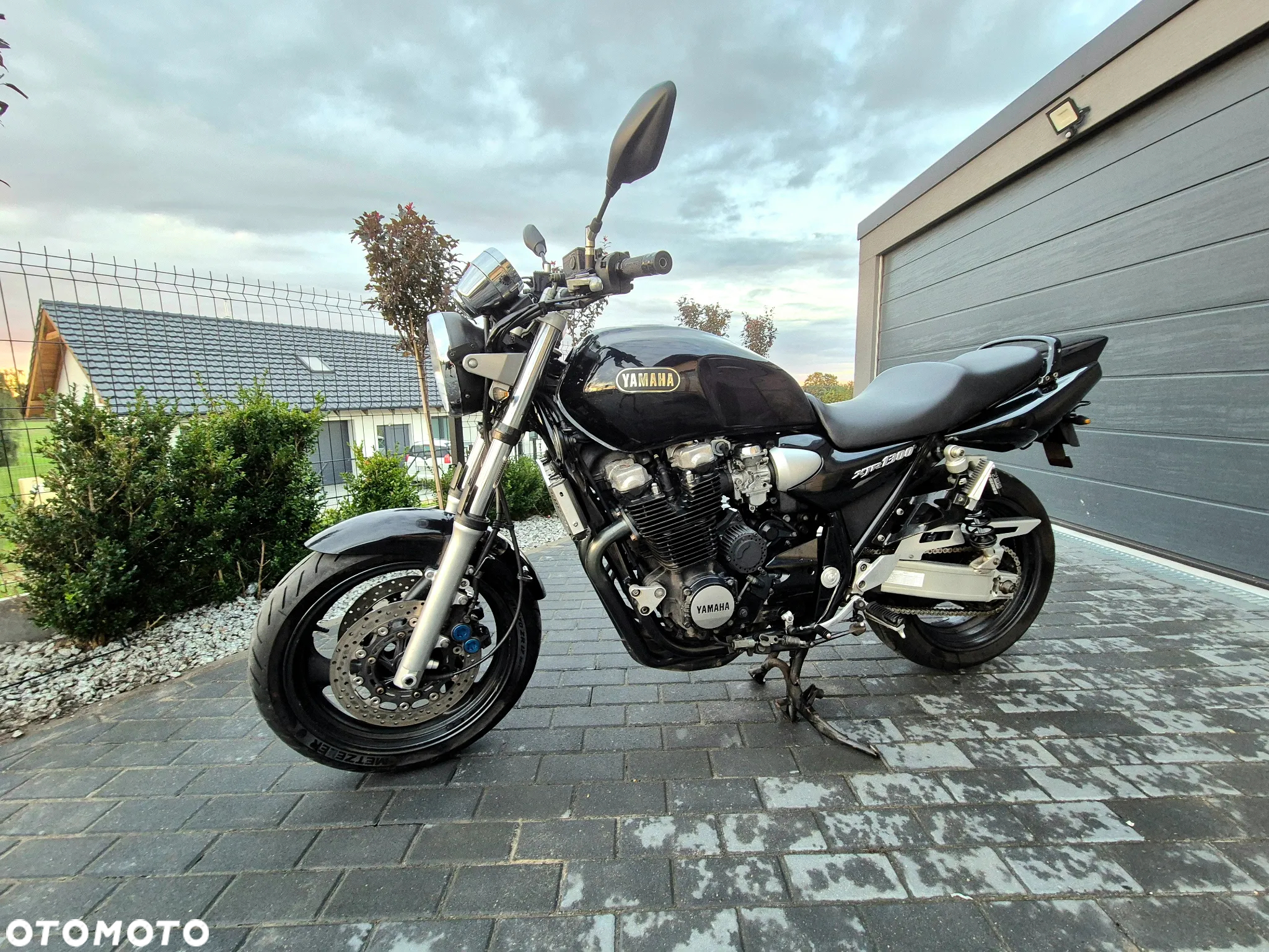 Yamaha XJR - 12