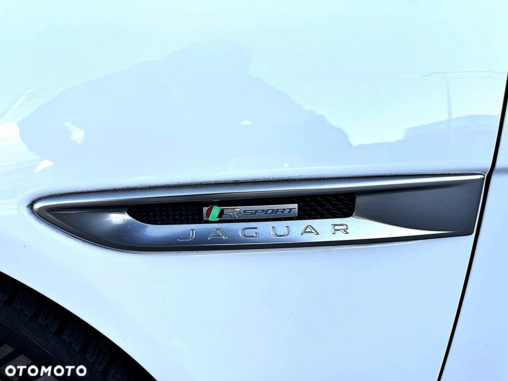 Jaguar XE 20d R-Sport - 12