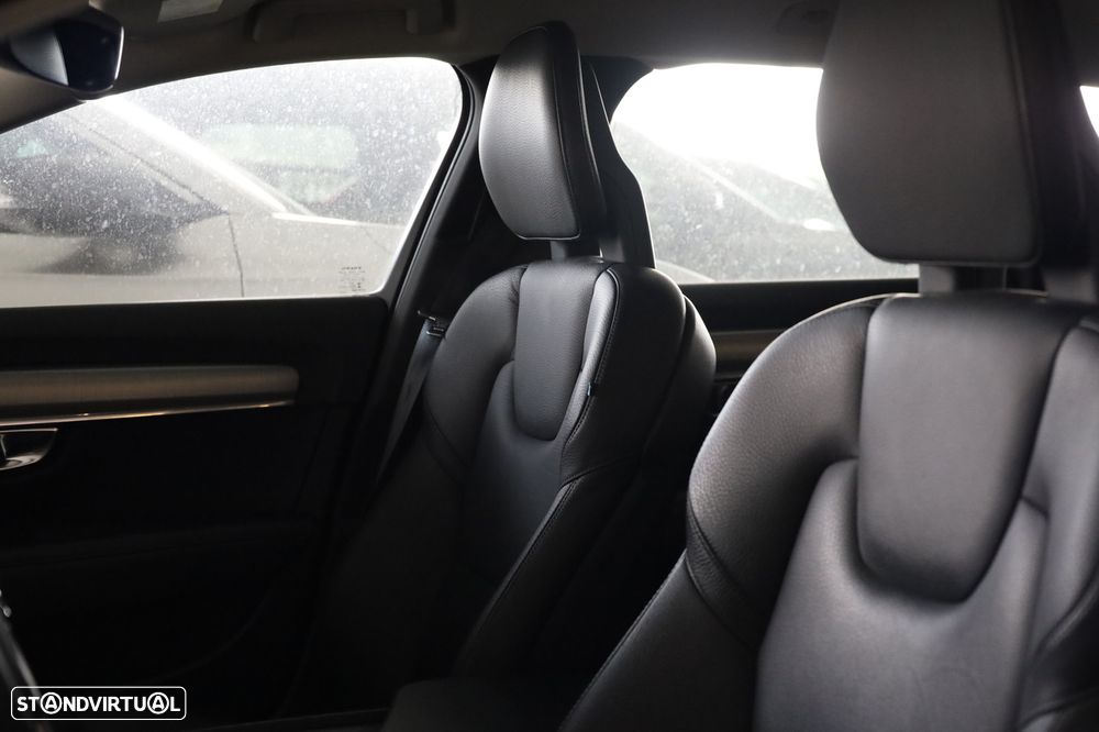 Volvo V90 2.0 D4 Momentum Geartronic - 8