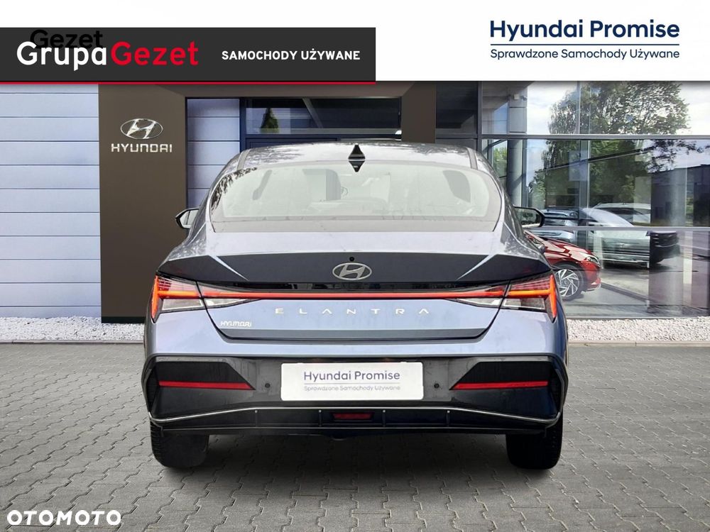 Hyundai Elantra - 4