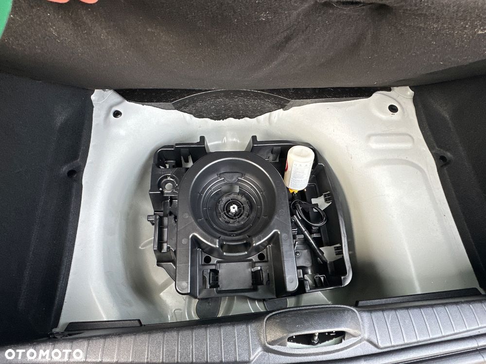 Peugeot 208 - 35
