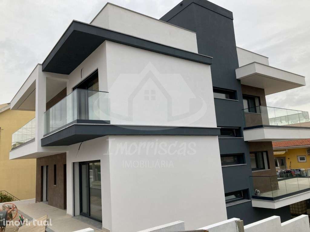 Moradia T4 com vista rio no Bairro das Courelas, Santa Iria de Azóia - Grande imagem: 4/25