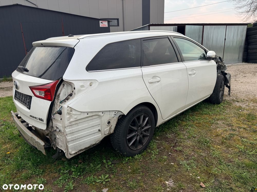 Toyota Auris Kombi 2014 . Mały przebieg - 1