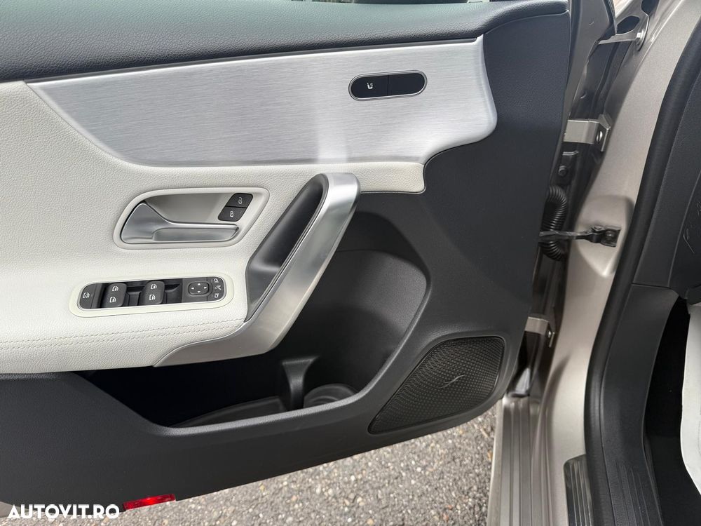 Mercedes-Benz A 180 7G-DCT AMG Line - 16