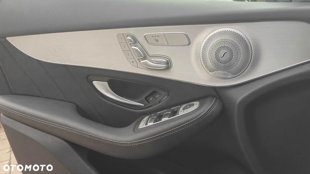 Mercedes-Benz GLC 300 4Matic 9G-TRONIC AMG Line - 28