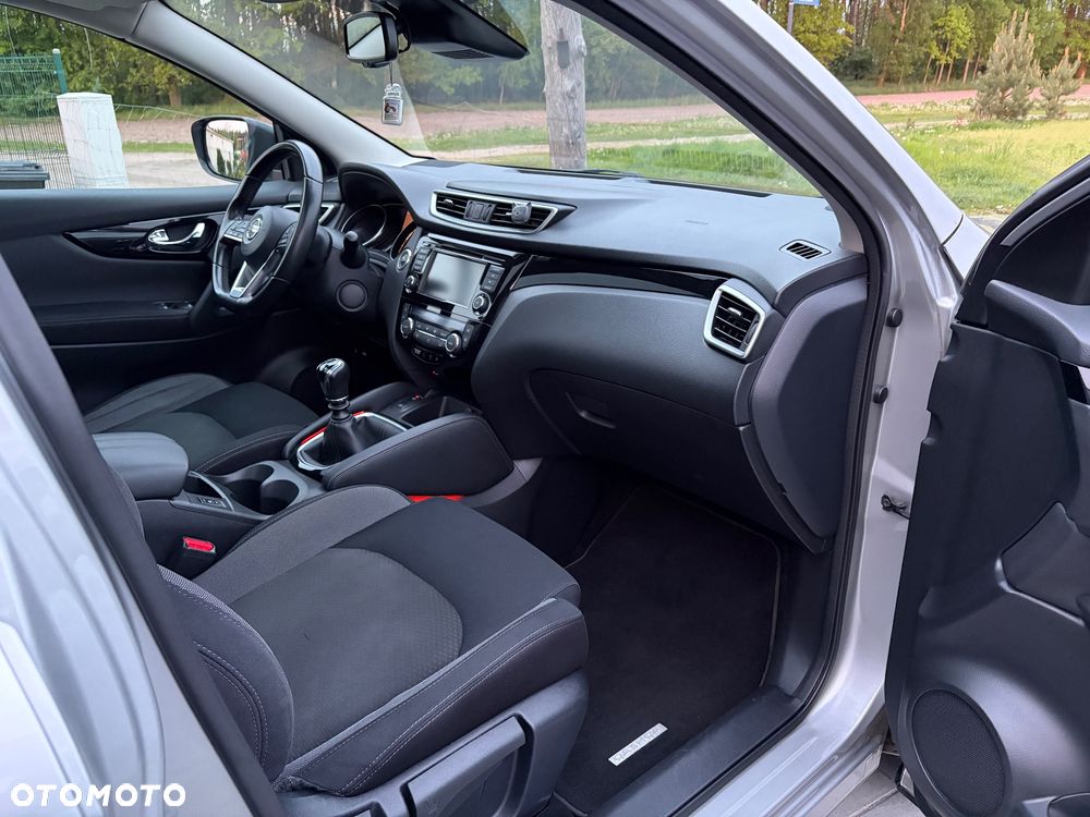 Nissan Qashqai 1.3 DIG-T N-Connecta - 25