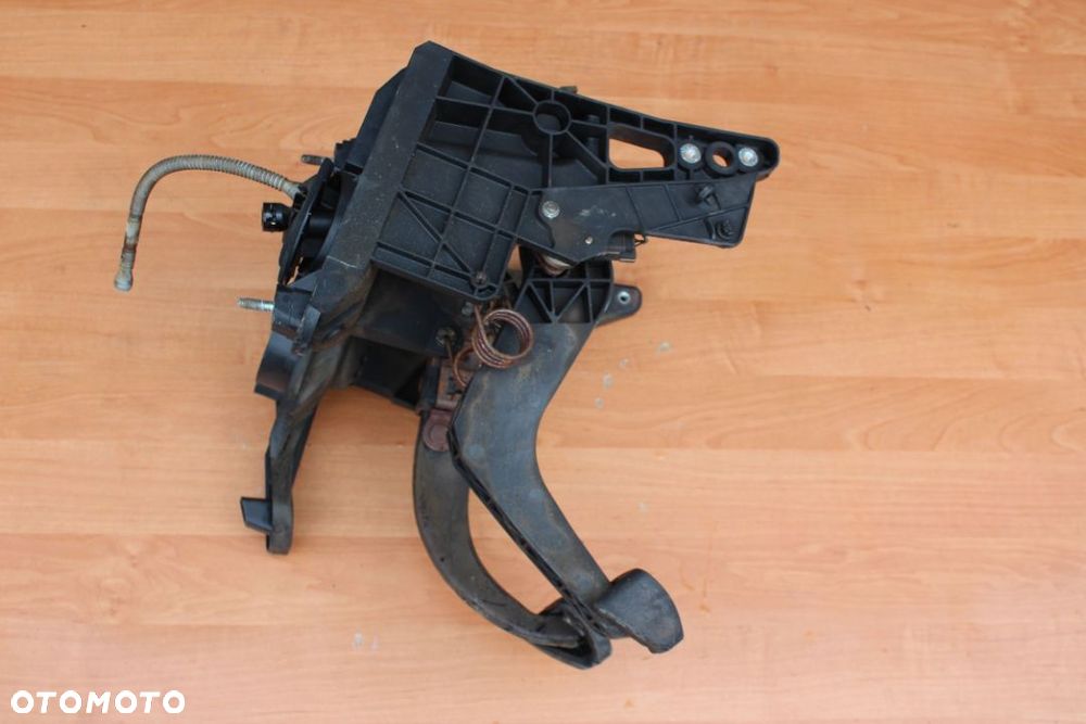 PEDAŁY  Sprzęgła oraz Hamulca EUROPA OPEL ASTRA K 39023894 - 5