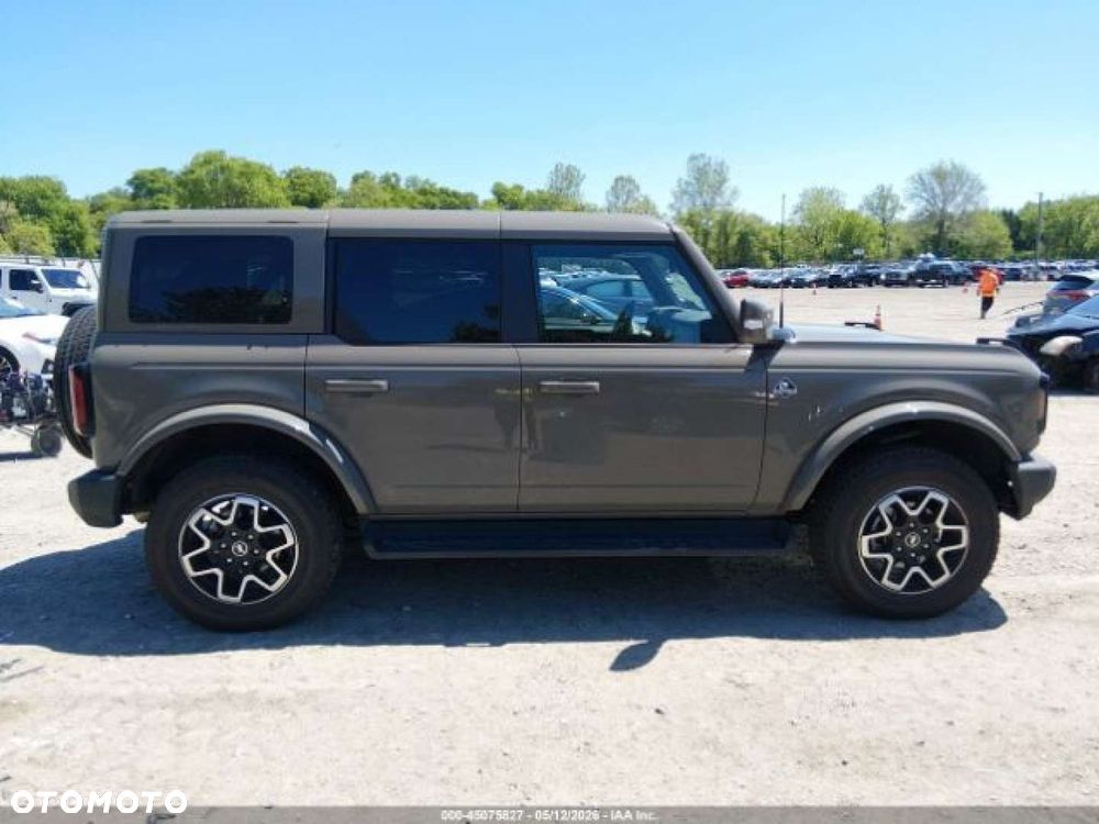 Ford Bronco - 6